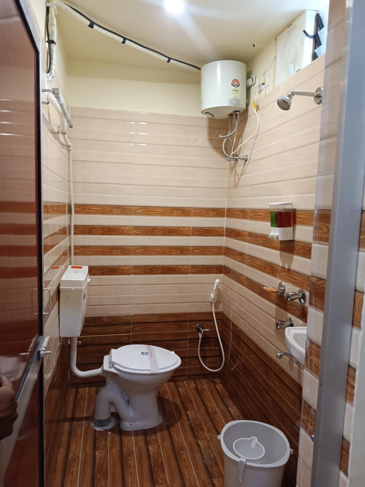 Mom Hotel - Unit Of Mom Hotel Puri Esterno foto